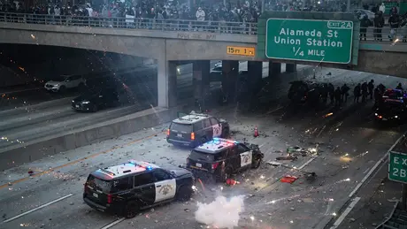 Los Angeles áp lệnh giới nghiêm vì biểu tình leo thang
