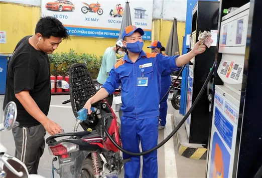 Giá xăng đồng loạt giảm nhẹ