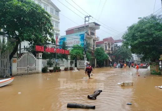 Yên Bái: Một tình nguyện viên tham gia cứu hộ gặp nạn do lật thuyền