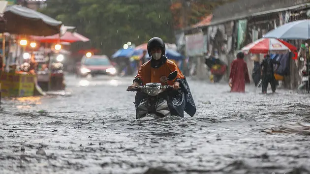 Thời tiết ngày 11/10: Quảng Trị đến Phú Yên có mưa lớn, nguy cơ ngập úng, sạt lở
