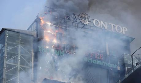 Hà Nội: Hỏa hoạn ở khu vực ngã 6 Ô Chợ Dừa do chập bảng điện