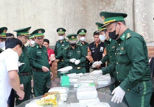 Vây bắt ô tô chở số lượng ma tuý 