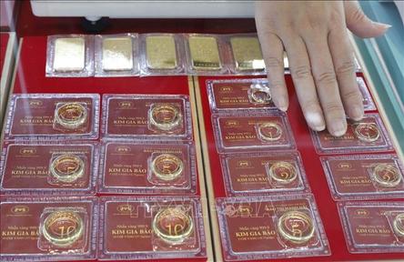 Giá vàng vượt đỉnh hơn 1 năm