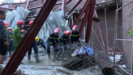 Thái Bình: Khẩn trương cứu nạn, cứu hộ vụ sập mái nhà làm 1 người tử vong