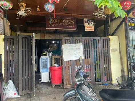 91 người ngộ độc sau khi ăn bánh mì Phượng, trong đó có 34 người nước ngoài