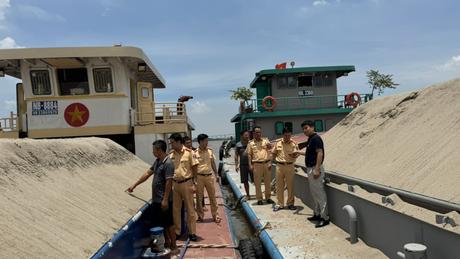 Tạm giữ hơn 3.500 m3 cát từ việc bắt giữ đối tượng đánh bạc trên sông Bạch Đằng