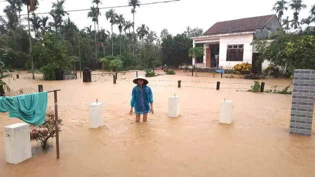 Mưa lũ ở Trung Bộ giữa mùa hè là hiếm gặp, bất thường và cao nhất trong 30 năm qua