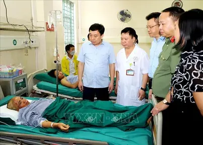 Thăm hỏi, hỗ trợ các gia đình nạn nhân trong vụ sạt lở đất nghiêm trọng tại Hà Giang