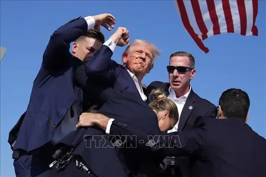 Tổng thống Mỹ Joe Biden trao đổi qua điện thoại với ông Donald Trump sau vụ nổ súng