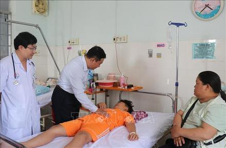 Bộ Y tế vào cuộc vụ nghi ngộ độc khiến nhiều người nhập viện sau ăn cơm gà ở Nha Trang