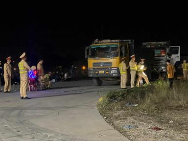 Phát hiện hàng loạt xe ô tô chở quá tải và cơi nới thành thùng
