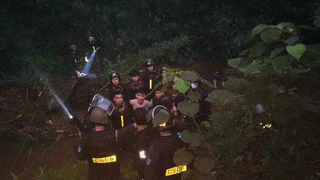 Khẩn trương truy bắt đối tượng sử dụng “vũ khí nóng” chống trả lực lượng công an

