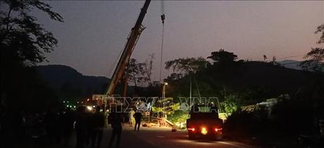 Xe tải tự gây tai nạn trên đèo Lò Xo làm 2 người tử vong