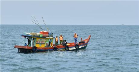 Cà Mau: Tìm kiếm 3 thợ lặn mất tích sau tiếng nổ lớn trên sông