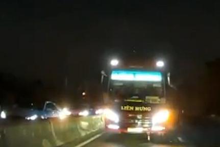 Xử phạt tài xế điều khiển xe khách đi ngược chiều trên quốc lộ 1 