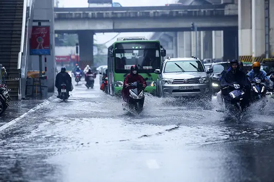 Thời tiết đêm 17/8: Bắc Bộ, Bắc Trung Bộ mưa dông, cục bộ có nơi mưa to