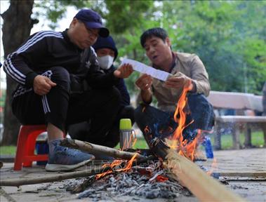 Người dân Hà Nội đón đợt rét đậm nhất từ đầu mùa