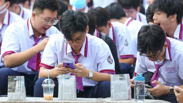 Thành phố Hồ Chí Minh: 16 trường thí điểm không dùng điện thoại trong giờ ra chơi