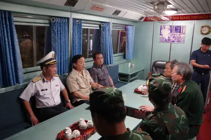 Vụ lật tàu du lịch trên vịnh Hạ Long: Phó Thủ tướng Trần Hồng Hà đến hiện trường chỉ đạo công tác cứu nạn, cứu hộ
