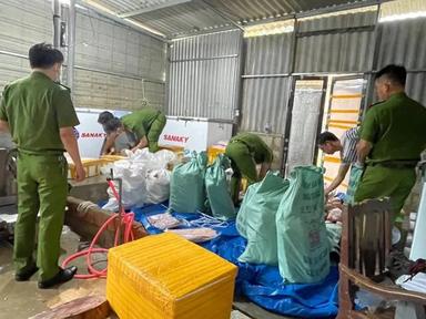 Hàng tấn tràng gà, bắp bò, lõi trâu… nghi nhập lậu chuẩn bị 'tập kích' nhà hàng, tiệc cưới