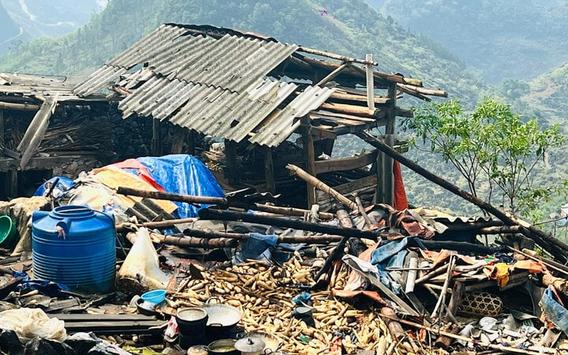 Mưa lớn, gió lốc mạnh ở Hà Giang làm một cháu nhỏ tử vong