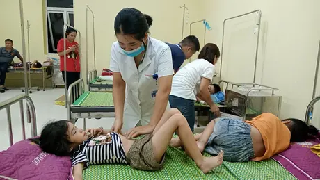 Bắc Kạn: 70 người nhập viện với biểu hiện nôn, sốt, đau bụng, đau đầu
