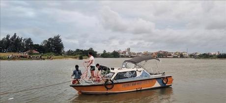 Hai học sinh đuối nước tử vong thương tâm ở biển Cửa Đại