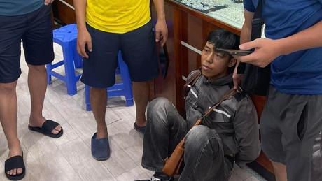 Nam thanh niên cướp tiệm vàng giữa ban ngày ở Phú Thọ
