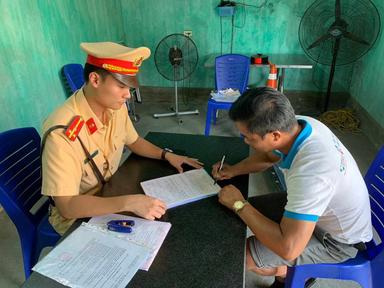 Không nhường đường cho xe ưu tiên, hàng loạt lái xe bị xử lý