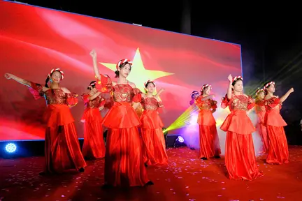 Để mùa trăng thêm trọn vẹn