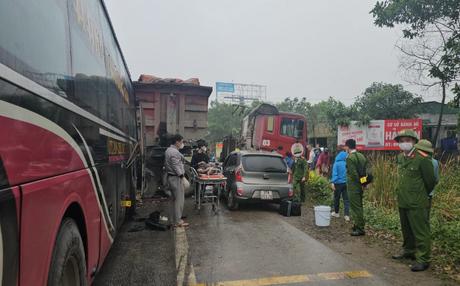 Tai nạn liên hoàn trên quốc lộ 1A, 2 người thương vong 