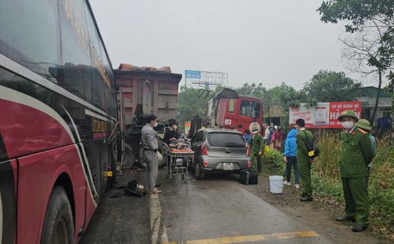 Tai nạn liên hoàn trên quốc lộ 1A, 2 người thương vong 