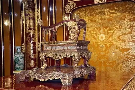 Huế: Đưa ngai vàng ở Điện Thái Hòa tạm thời vào bảo quản ở kho cổ vật