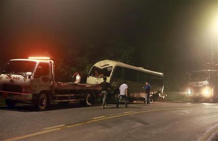 Xe khách lao xuống vực ở Tam Đảo