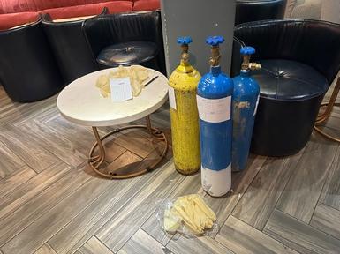 Công an “đột kích” bắt “bóng cười” tại nhiều quán bar ở phố cổ Hà Nội