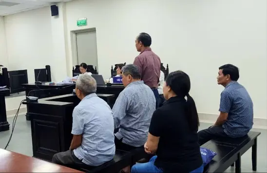 Án phạt nghiêm minh với lãnh đạo xã cấu kết làm giả tài liệu, nhận hối lộ