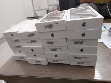 Bắt giữ 36 Iphone 15 Pro Max nhập lậu qua sân bay Tân Sơn Nhất