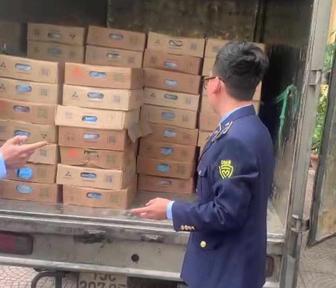 Phát hiện 2 tấn kê gà đông lạnh có mùi chuẩn bị mang ra thị trường tiêu thụ