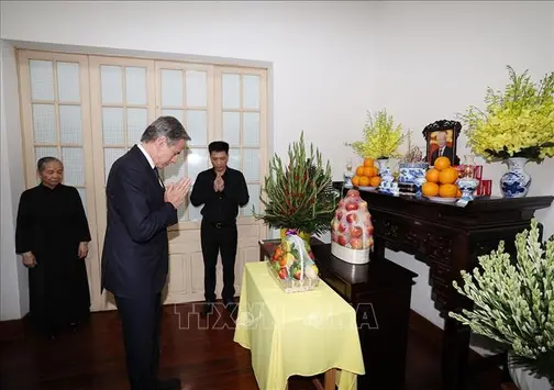 Ngoại trưởng Hoa Kỳ Antony Blinken thắp hương và chia buồn với gia đình Tổng Bí thư Nguyễn Phú Trọng