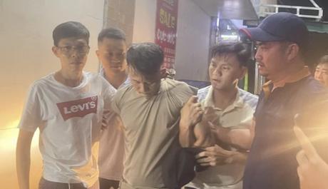 Bắt giữ đối tượng dùng súng xông vào nhà sách cướp tài sản