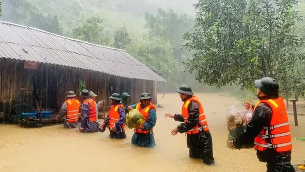Quảng Bình: Lũ lớn đang về, 1 thanh niên xung kích cứu hộ mất tích