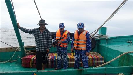 Phát hiện tàu vận chuyển trái phép 80.000 lít dầu trên vùng biển Cà Mau