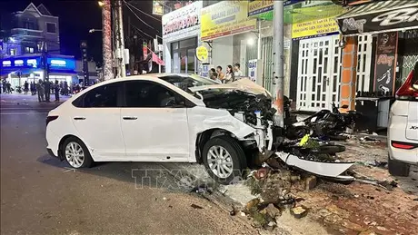 Tai nạn giao thông nghiêm trọng làm 2 người chết, 5 người bị thương