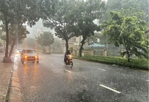 Thời tiết ngày 2/8: Bắc Bộ và Bắc Trung Bộ mưa dông, cảnh báo ngập lụt