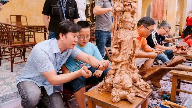 Làng nghề tôn vinh giá trị truyền thống, làm du lịch xây dựng công nghiệp văn hóa