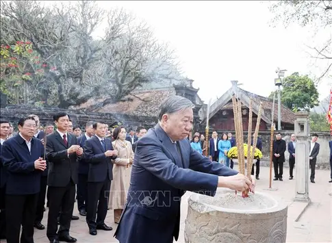 Tổng Bí thư dâng hương tại Khu di tích Quốc gia đặc biệt Cố đô Hoa Lư