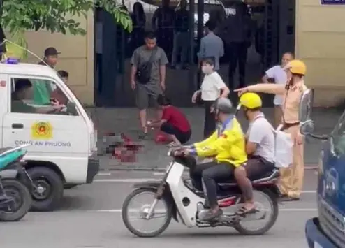 Một người bị chém rách tai ở Hà Nội