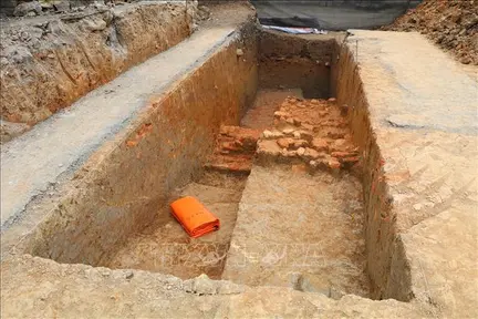 Khảo cổ khẩn cấp đoạn bờ đất đắp nghi là tường thành Hoa Lư
