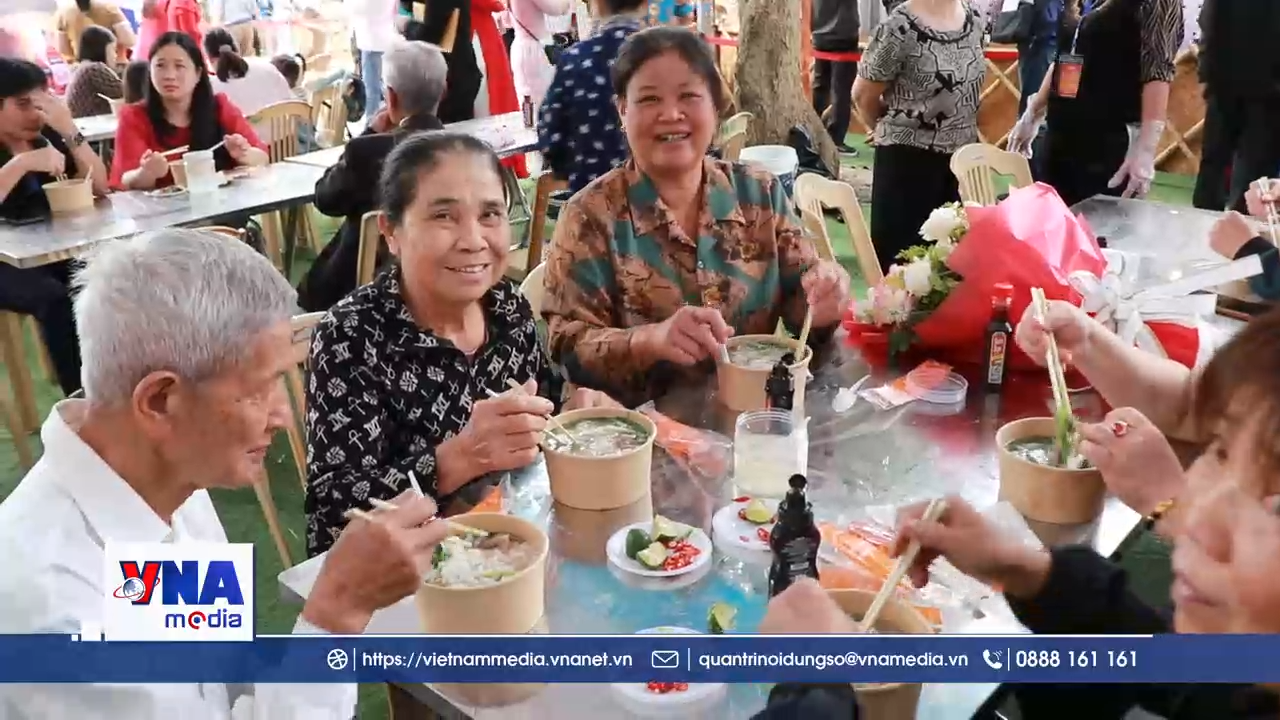 Thưởng thức phở giữa “cái nôi” di sản