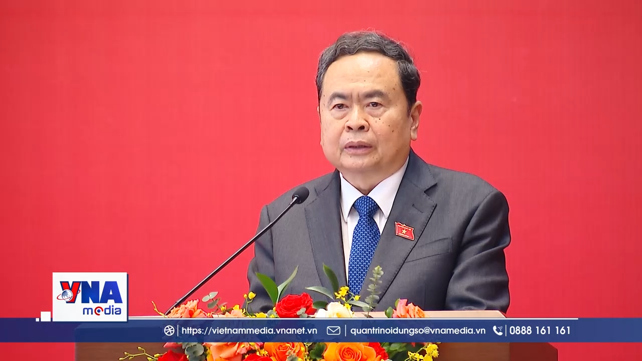 Công bố và trao Nghị quyết về công tác cán bộ